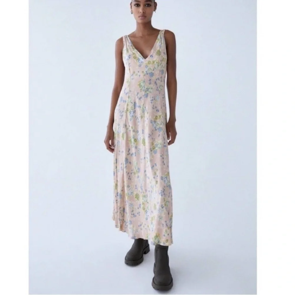 ZARA FLORAL PRINT V-NECK MIDI DRESS SIZE XS BLOGGER FAVORITE